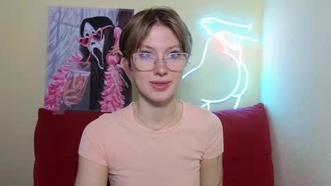 Snapshot of elsaangel chatting on October 19, 1:54 am elsaangel online show from October 19, 1:54 am