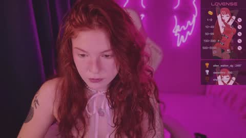 Snapshot of elsie_ginger chatting on December 2, 10:29 pm Elsie online show from December 2, 10:29 pm