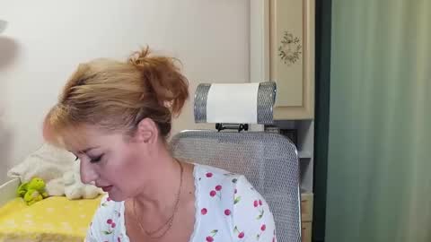 Elvira online show from December 7, 7:54 am