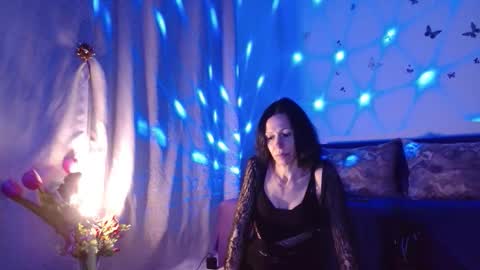 Elisa online show from March 7, 7:14 pm