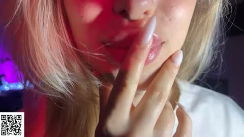 Elysia online show from November 29, 11:45 pm