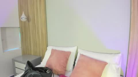 E L Y online show from June 11, 12:14 pm