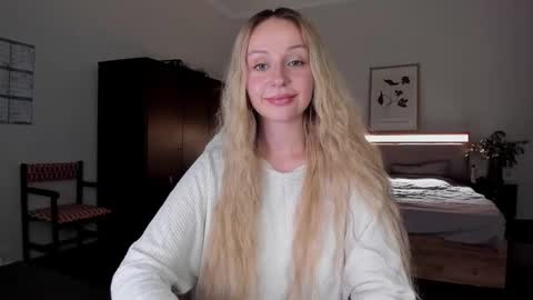 Snapshot of em_emilie chatting on September 13, 4:31 pm Emilie online show from September 13, 4:31 pm