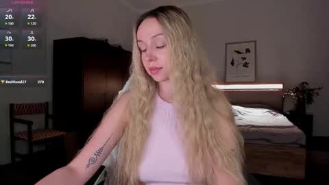 Snapshot of em_emilie chatting on September 11, 4:30 pm Emilie online show from September 11, 4:30 pm