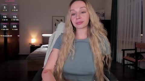 Snapshot of em_emilie chatting on October 15, 2:51 pm Emilie online show from October 15, 2:51 pm