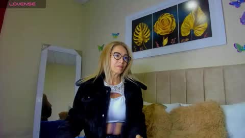 ema garcia  online show from October 5, 12:02 pm