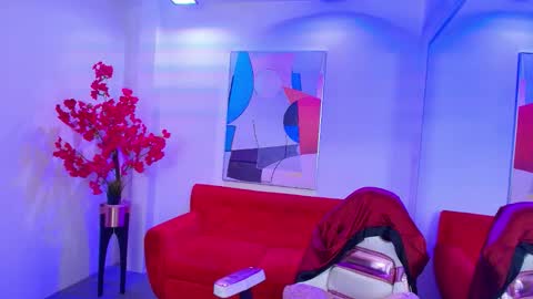 Ema louisx  online show from October 1, 12:15 pm