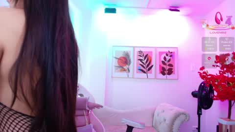 Ema louisx  online show from April 4, 6:26 pm