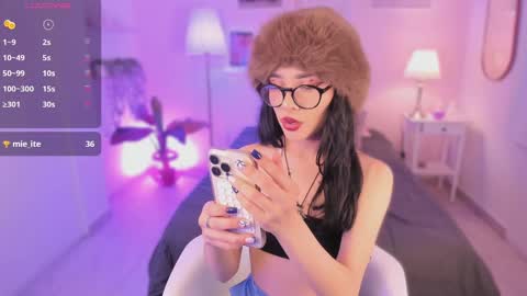 Snapshot of ema_soul chatting on September 30, 7:57 pm emma soul online show from September 30, 7:57 pm