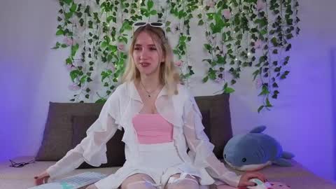 Emma online show from March 28, 2:57 am