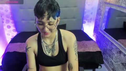 emahills__axelrose online show from September 26, 8:33 am
