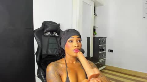 Snapshot of emattaylor chatting on September 9, 2:39 pm . online show from September 9, 2:39 pm