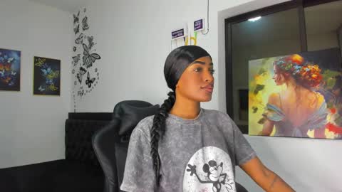 Snapshot of emattaylor chatting on December 3, 10:56 am . online show from December 3, 10:56 am