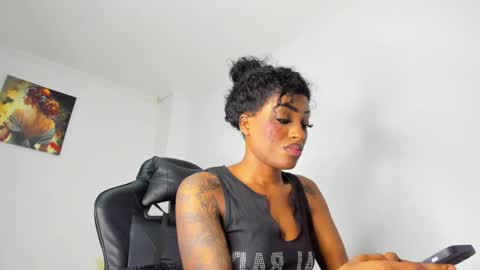 Snapshot of emattaylor chatting on January 5, 1:47 pm . online show from January 5, 1:47 pm