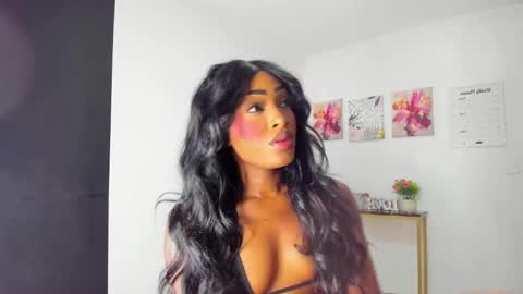 Snapshot of emattaylor chatting on September 18, 11:36 am . online show from September 18, 11:36 am