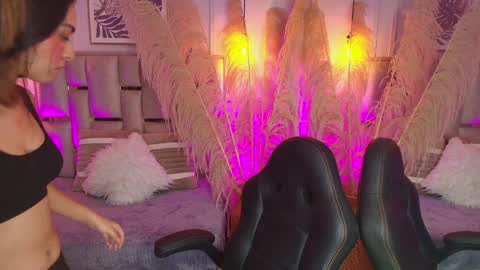 Snapshot of emelie_ch_ chatting on January 16, 1:16 am Emily online show from January 16, 1:16 am