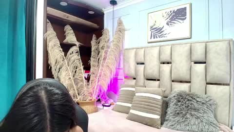 Snapshot of emelie_ch_ chatting on January 19, 5:37 am Emily online show from January 19, 5:37 am