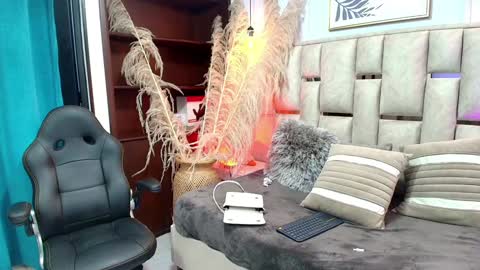 Snapshot of emelie_ch_ chatting on January 20, 9:53 pm Emily online show from January 20, 9:53 pm