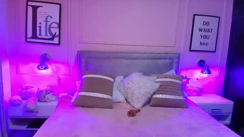 Snapshot of emelie_ch_ chatting on January 12, 11:28 am Emily online show from January 12, 11:28 am