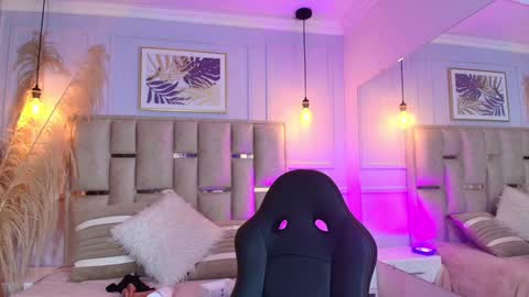 Snapshot of emelie_ch_ chatting on January 10, 10:28 am Emily online show from January 10, 10:28 am