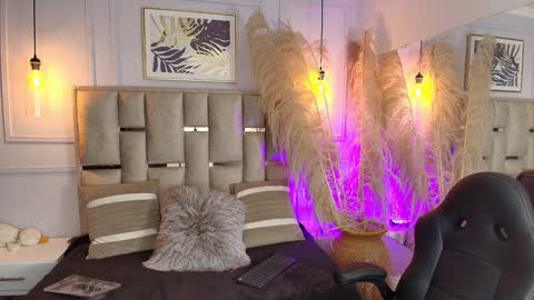 Snapshot of emelie_ch_ chatting on January 23, 6:06 am Emily online show from January 23, 6:06 am