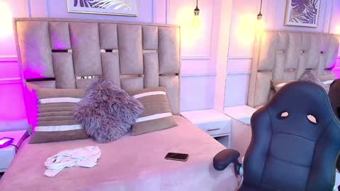 Snapshot of emelie_ch_ chatting on January 9, 12:57 am Emily online show from January 9, 12:57 am