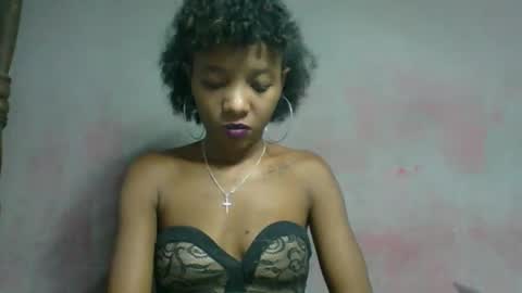 emerancienne online show from April 13, 7:18 pm