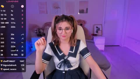 Snapshot of emi_joy chatting on February 5, 3:23 am Emily follow me online show from February 5, 3:23 am