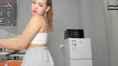 Emmi online show from February 13, 1:26 pm