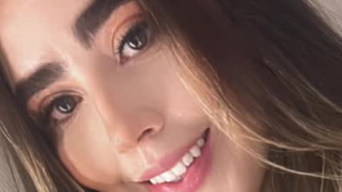 Snapshot of emi_royse chatting on October 17, 1:53 am emi_royse online show from October 17, 1:53 am