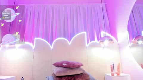Emiily Grace online show from April 27, 1:52 pm