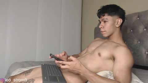 Snapshot of emile_239 chatting on February 26, 2:41 am emile_239 online show from February 26, 2:41 am