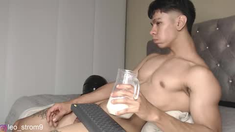 Snapshot of emile_239 chatting on February 26, 5:46 am emile_239 online show from February 26, 5:46 am