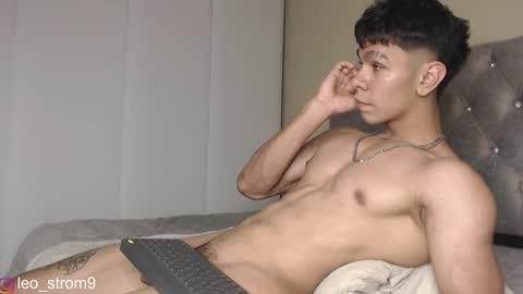 Snapshot of emile_239 chatting on February 28, 3:59 am emile_239 online show from February 28, 3:59 am