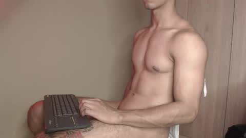 Snapshot of emile_239 chatting on October 15, 3:43 am emile_239 online show from October 15, 3:43 am