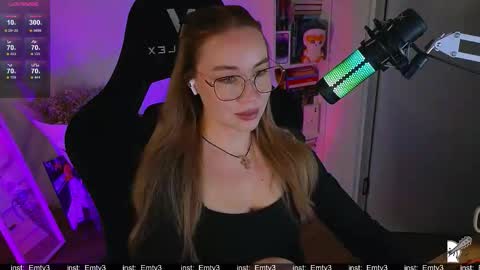 Emili online show from December 4, 3:11 pm