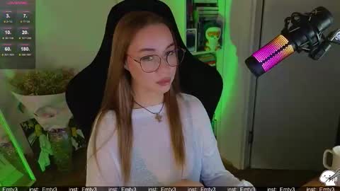 Emili online show from December 3, 2:51 pm