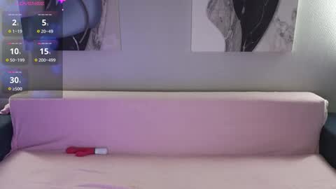 Snapshot of emili_blanc chatting on September 9, 1:33 pm Emili online show from September 9, 1:33 pm