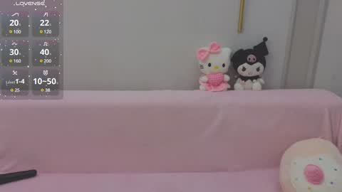 Snapshot of emili_blanc chatting on February 4, 2:28 am Emili online show from February 4, 2:28 am