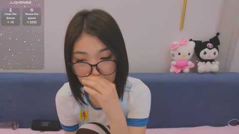 Snapshot of emili_blanc chatting on February 12, 2:56 am Emili online show from February 12, 2:56 am