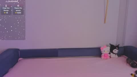 Snapshot of emili_blanc chatting on February 22, 2:50 am Emili online show from February 22, 2:50 am
