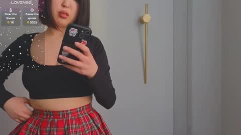 Snapshot of emili_blanc chatting on February 12, 9:31 am Emili online show from February 12, 9:31 am