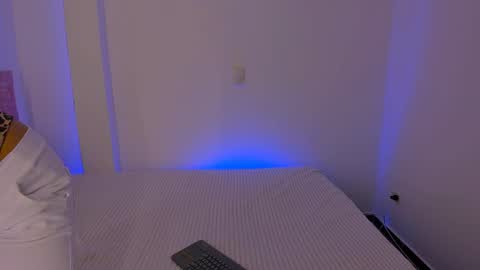 emili_williams10 online show from July 9, 11:53 pm