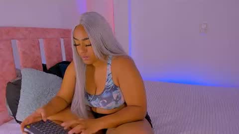 emili_williams10 online show from June 19, 12:49 am