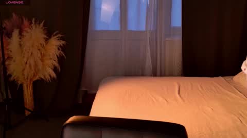 Snapshot of emilia_dream chatting on September 24, 3:19 pm emilia_dream online show from September 24, 3:19 pm