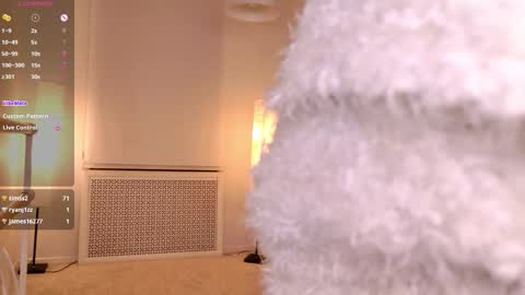 Snapshot of emilia_dream chatting on September 26, 5:10 pm emilia_dream online show from September 26, 5:10 pm