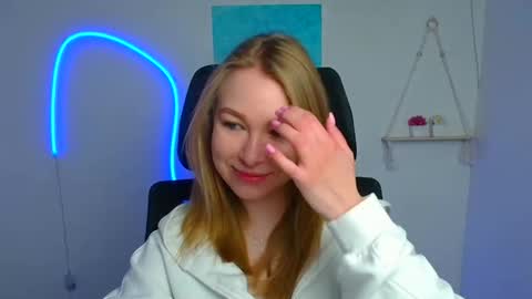 Emilia online show from April 11, 5:34 am