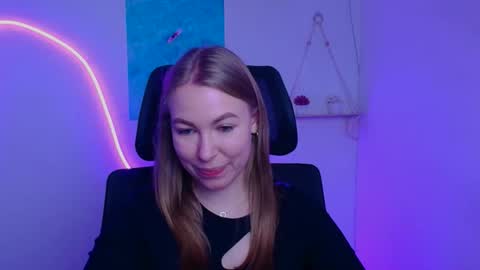 Emilia online show from December 5, 7:40 am