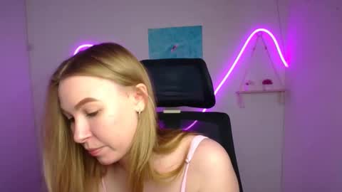Emilia online show from May 8, 5:57 am