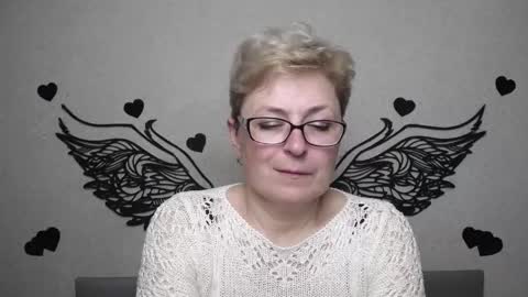 EmiliaGree online show from May 17, 5:55 pm